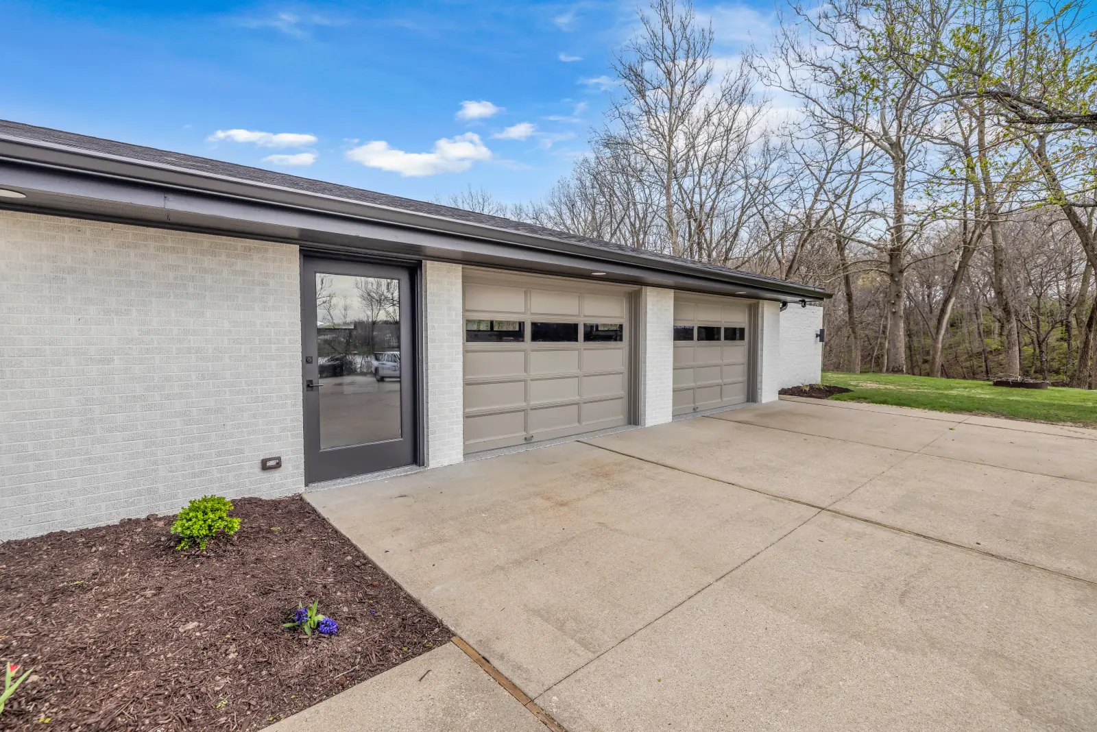 Windows and doors painting in Decatur Illinois